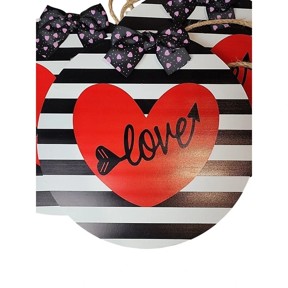 3 Valentines Day Heart Sign Wreath Making‎ Signs Stripes And Red Heart